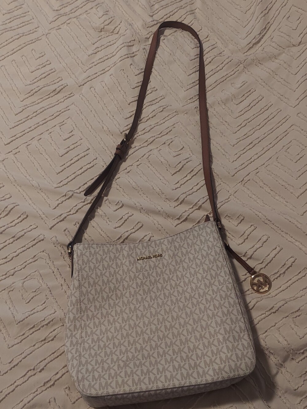 Michael Kors Signature Logo Crossbody Bag White / Vanilla & Tan